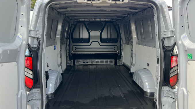 Ford Transit Custom 320 L2 Petrol Fwd 2.5 PHEV 232ps H1 Van Limited Auto - Image 4